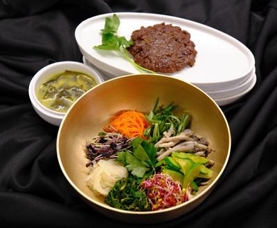 언양불고기와 메밀싹 산채 비빔밥 이미지